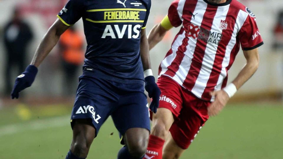 Fenerbahçe ile Sivasspor ligde 33. randevuda