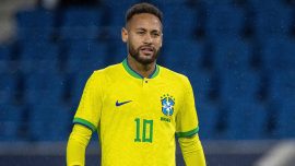 Neymar Katar’da son kez forma giyebilir