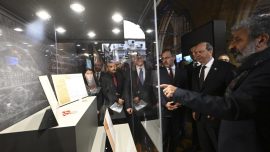 Bakan Kasapoğlu, yenilenen Taksim Sahası’nı inceledi