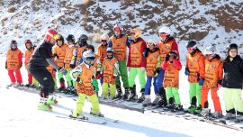Erzurum’da çocuklar kayakla tanışıyor