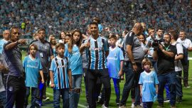 Gremio taraftarından Luis Suarez’e görkemli karşılama