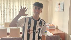 Aboubakar depremzede taraftar Semih’e imzalı formasını gönderdi