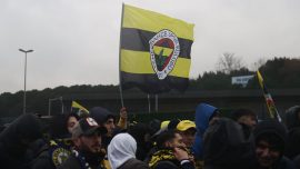 Fenerbahçe taraftarı TFF’yi protesto etti