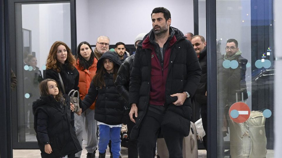 Volkan Demirel: Lütfen binalardan uzak durun