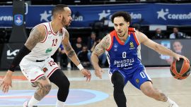 Anadolu Efes evinde kazandı