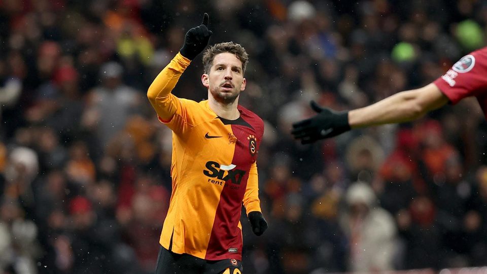 Galatasaray’da Dries Mertens formasına kavuşuyor