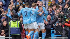 Manchester City iki golle kazandı