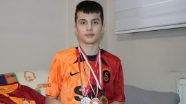 Yürüme güçlüğü çeken Furkan Öztürk’ün bitmeyen futbol aşkı