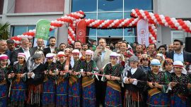 Bakan Kasapoğlu İzmir’de gençlik merkezi açılışı yaptı