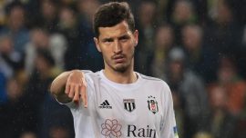 Beşiktaş’ta Salih Uçan göz dolduruyor