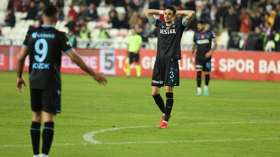 Trabzonspor öne geçtiği maçlarda 15 puan kaybetti