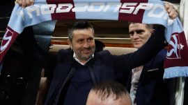 Trabzonspor’un yeni teknik direktörü Nenad Bjelica coşkuyla karşılandı
