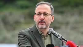 Bakan Kasapoğlu’ndan Fenerbahçe Kadın Voleybol Takımı’na tebrik