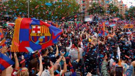 Barcelona lig şampiyonluğunu kent merkezinde kutladı