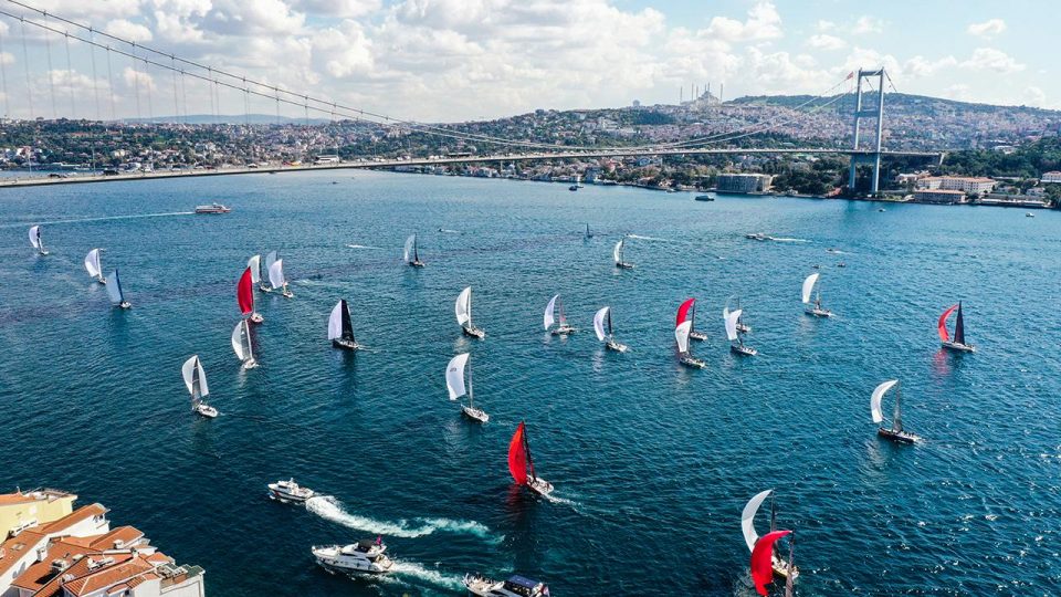 İstanbul Boğazı gemi trafiğine yeniden açıldı