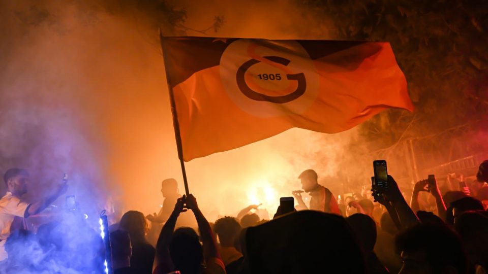 Siyasilerden Galatasaray’a tebrik mesajları