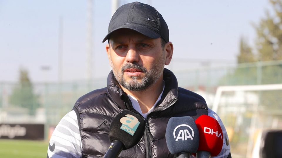 Teknik direktör Erol Bulut Süper Lig’de şampiyonluk yarışını değerlendirdi