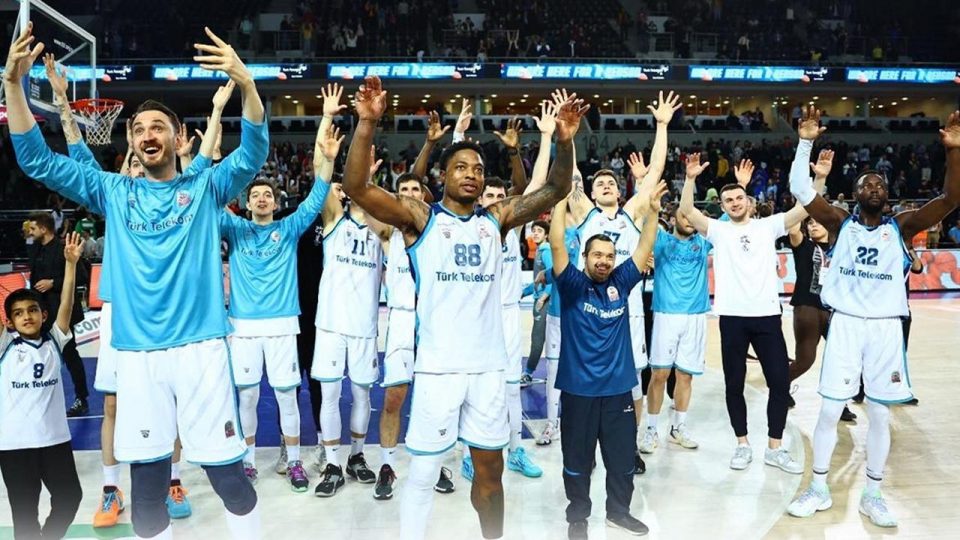 Türk Telekom Basketbol 29 yıl sonra ilk peşinde