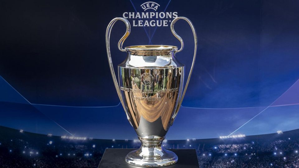 UEFA Şampiyonlar Ligi kupası sergilendi