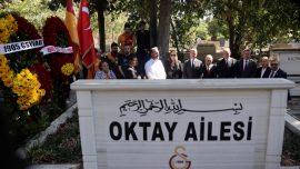 Metin Oktay vefatının 32. yıl dönümünde kabri başında anıldı