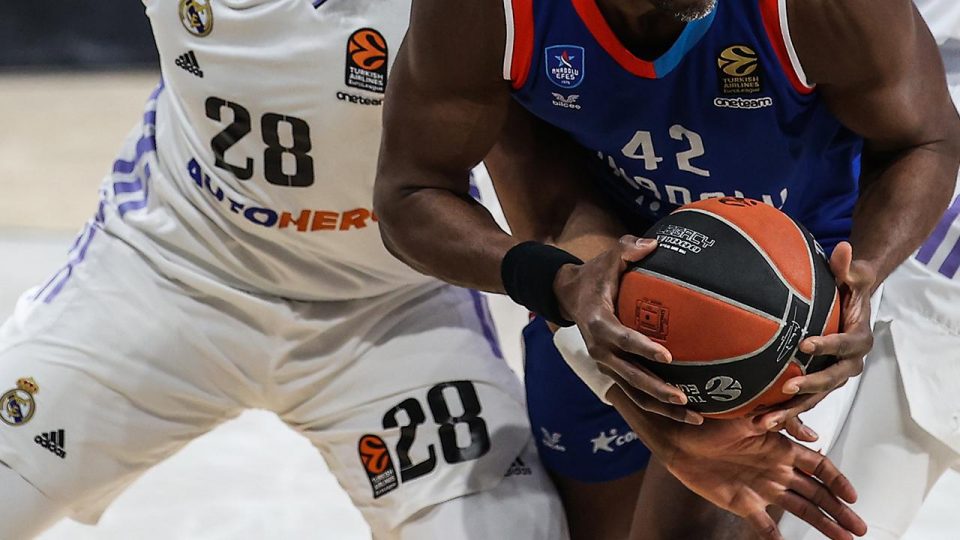 Anadolu Efes Real Madrid’i konuk edecek