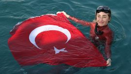 Milli sporcu Şahika Ercümen’den ‘100. Yıl’ dalışı