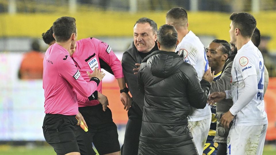 Birçok teknik direktör ve futbolcu Halil Umut Meler’e yapılan saldırıyı kınadı