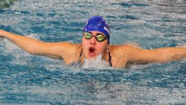 Görme engelli yüzücü Cemre yeni şampiyonluklara kulaç atmak istiyor