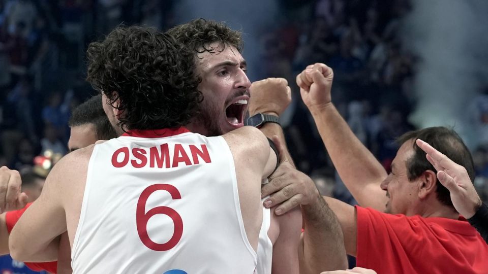 ’12 Dev Adam’ yarı final için sahaya çıkıyor