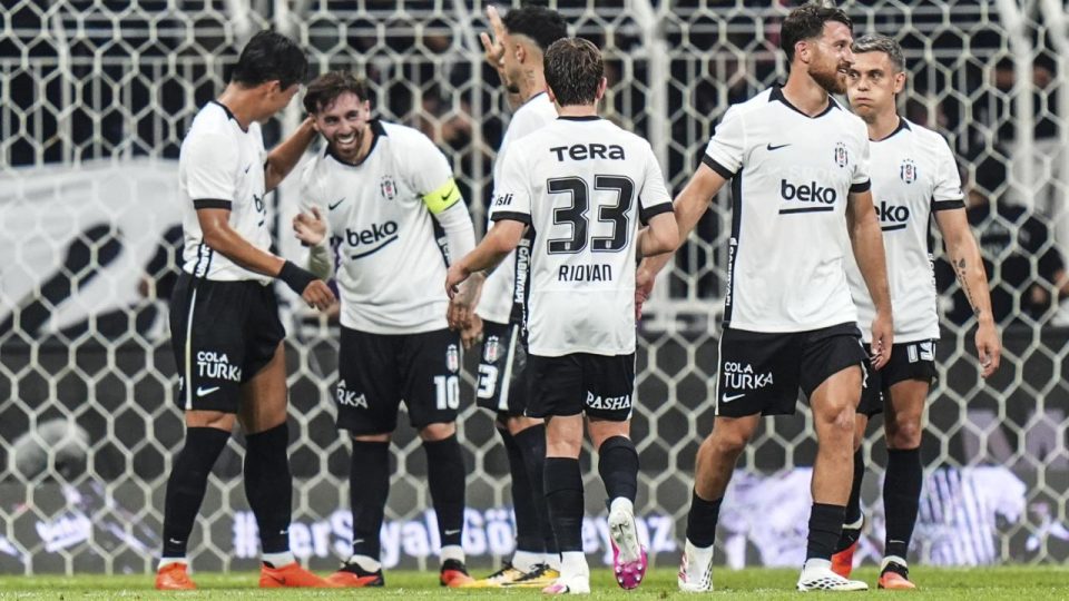 Beşiktaş tur kapısını araladı